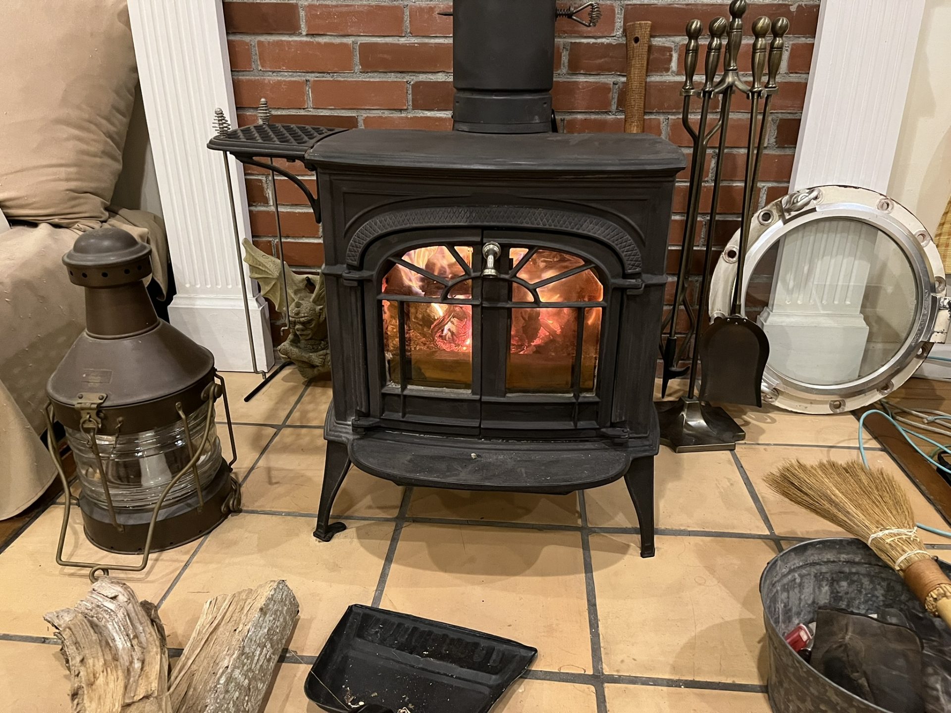 薪ストーブに火が入りました。